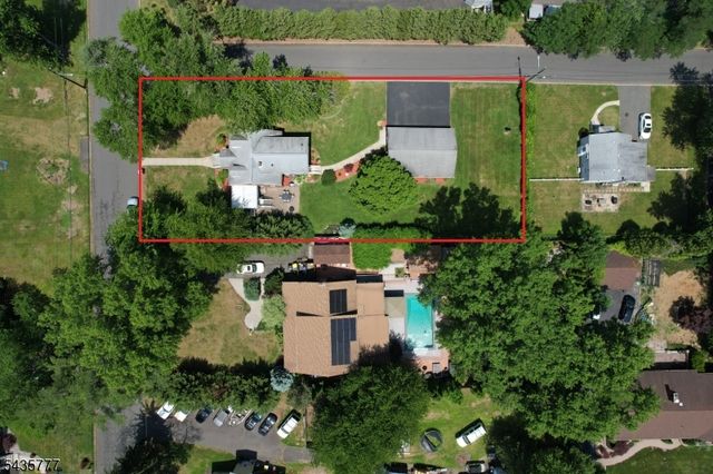 142 Mountain Pkwy, Green Brook Twp., NJ 08812