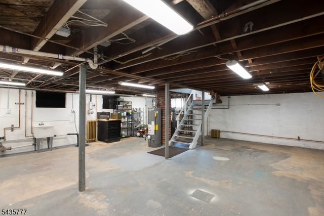 142 Mountain Pkwy, Green Brook Twp., NJ 08812
