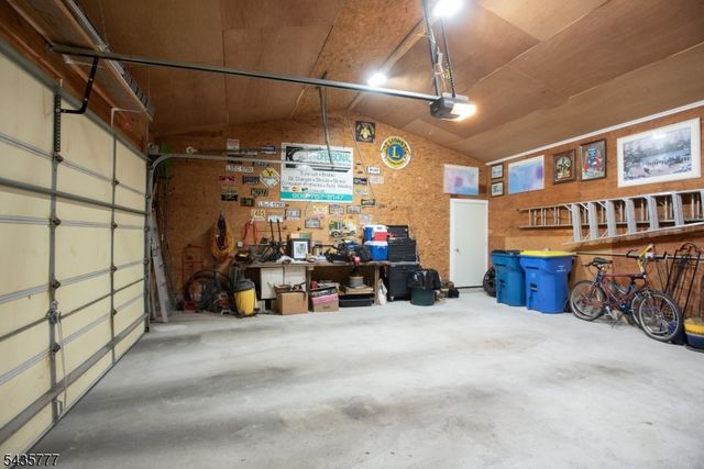 142 Mountain Pkwy, Green Brook Twp., NJ 08812