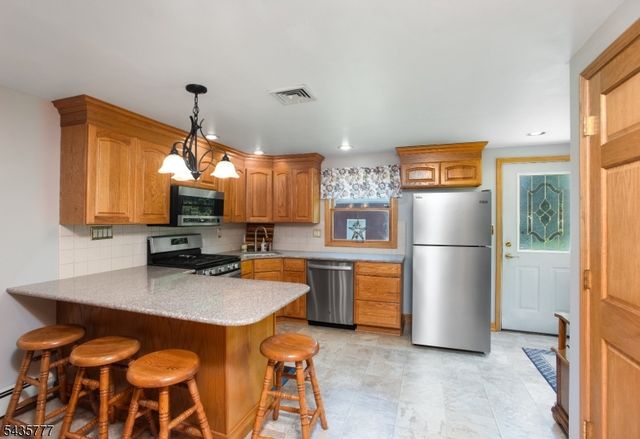 142 Mountain Pkwy, Green Brook Twp., NJ 08812