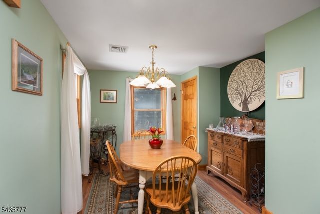 142 Mountain Pkwy, Green Brook Twp., NJ 08812