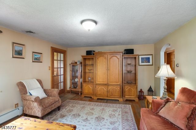 142 Mountain Pkwy, Green Brook Twp., NJ 08812