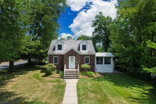 142 Mountain Pkwy, Green Brook Twp., NJ 08812
