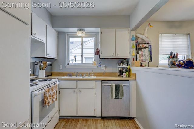 1341 E Breckenridge Street, Ferndale, MI 48220