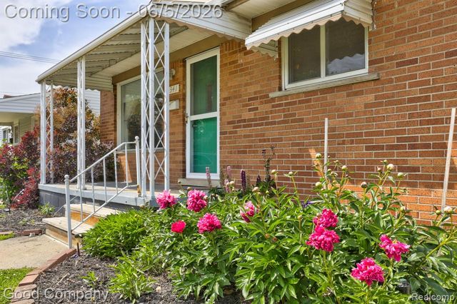 1341 E Breckenridge Street, Ferndale, MI 48220