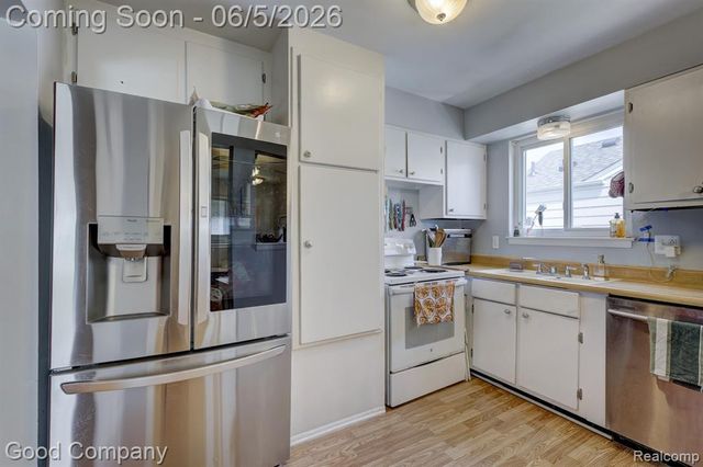 1341 E Breckenridge Street, Ferndale, MI 48220