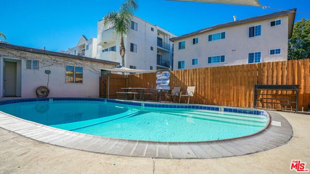 1814 Grismer Avenue, Burbank, CA 91504