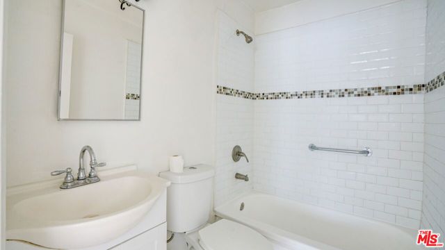 1814 Grismer Avenue, Burbank, CA 91504