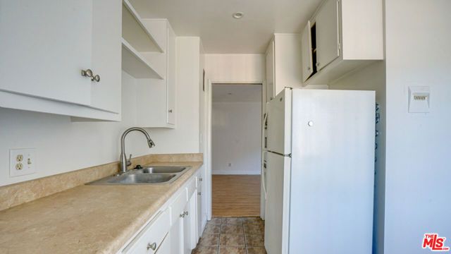 1814 Grismer Avenue, Burbank, CA 91504