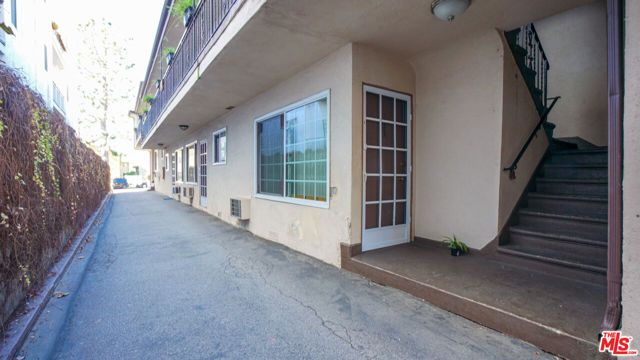 1814 Grismer Avenue, Burbank, CA 91504