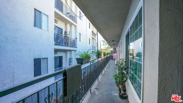 1814 Grismer Avenue, Burbank, CA 91504