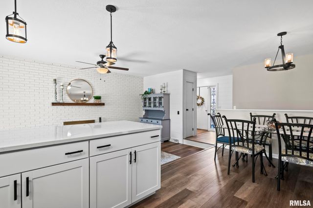 21 Drawbridge Road, Springfield, IL 62704