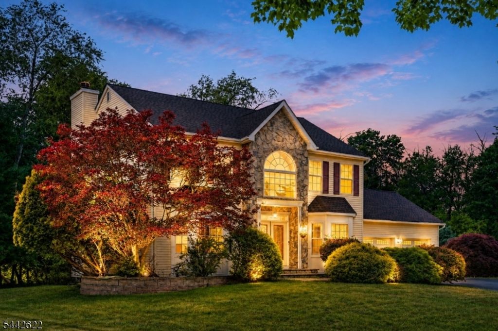10 Whispering Pines Way, Piscataway Twp., NJ 08854 — exterior