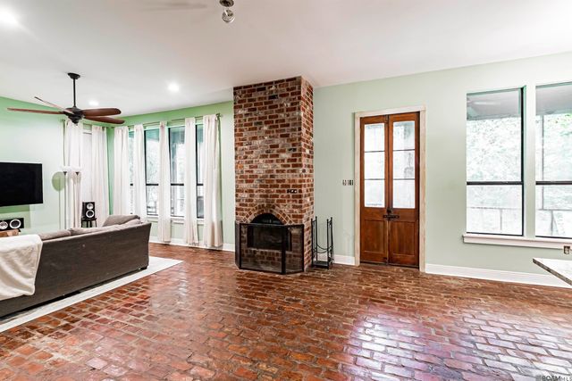 25247 Shane Ct, Jackson, LA 70748