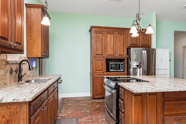 25247 Shane Ct, Jackson, LA 70748