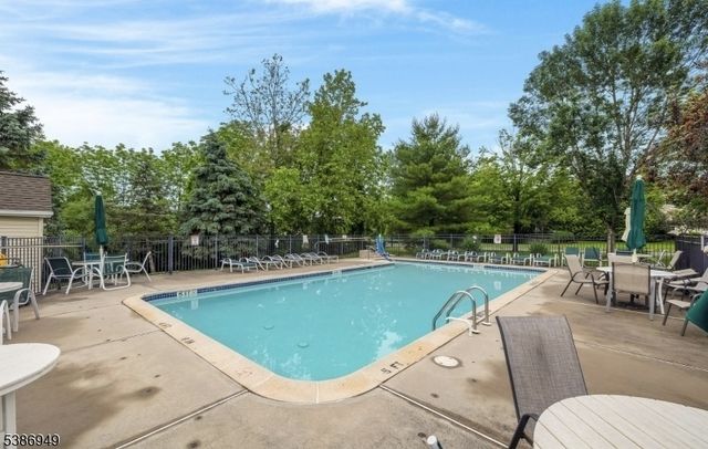 4004 Brookfield Glen Dr 04, White Twp., NJ 07823