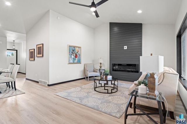 1109 S Foss Ave Avenue, Sioux Falls, SD 57110