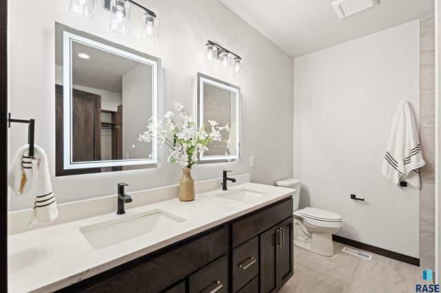 1109 S Foss Ave Avenue, Sioux Falls, SD 57110