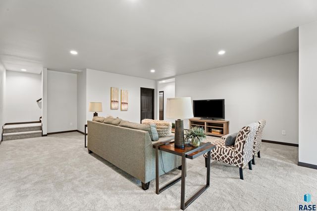 1109 S Foss Ave Avenue, Sioux Falls, SD 57110