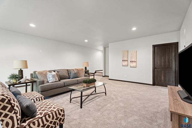 1109 S Foss Ave Avenue, Sioux Falls, SD 57110