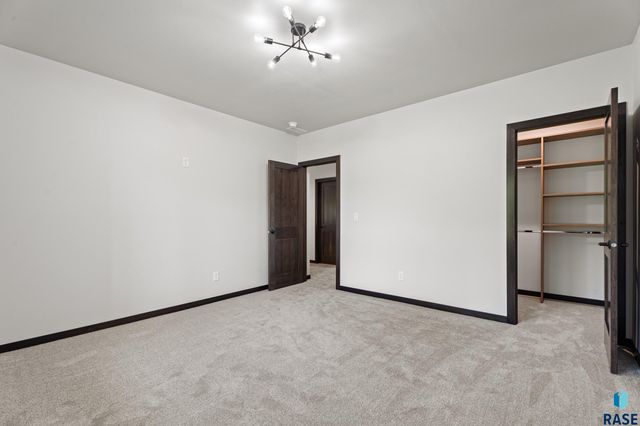 1109 S Foss Ave Avenue, Sioux Falls, SD 57110