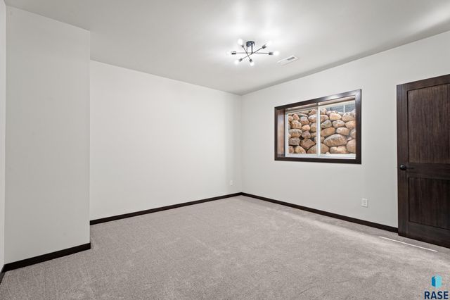 1109 S Foss Ave Avenue, Sioux Falls, SD 57110