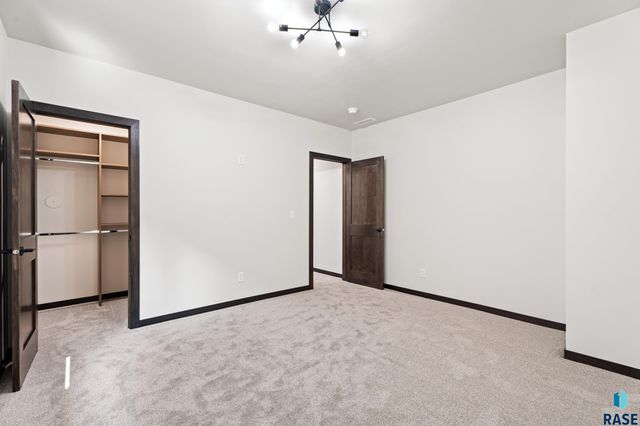 1109 S Foss Ave Avenue, Sioux Falls, SD 57110