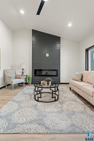 1109 S Foss Ave Avenue, Sioux Falls, SD 57110