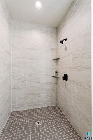 1109 S Foss Ave Avenue, Sioux Falls, SD 57110