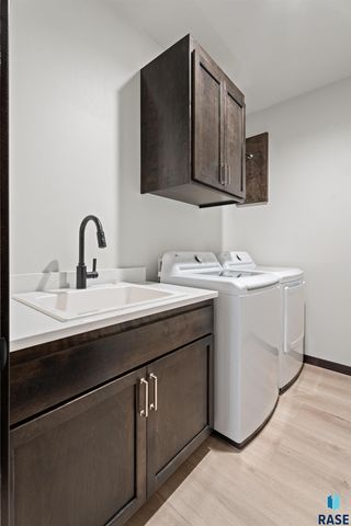 1109 S Foss Ave Avenue, Sioux Falls, SD 57110