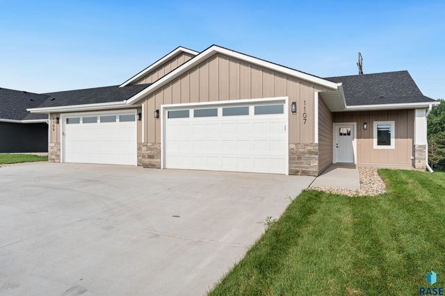 1109 S Foss Ave Avenue, Sioux Falls, SD 57110