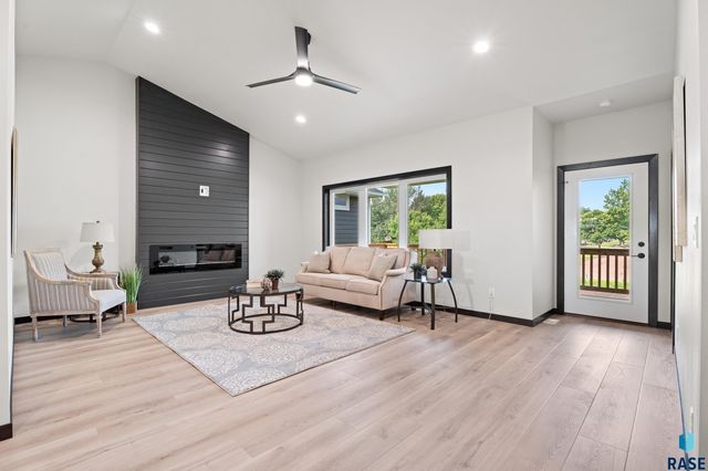 1109 S Foss Ave Avenue, Sioux Falls, SD 57110