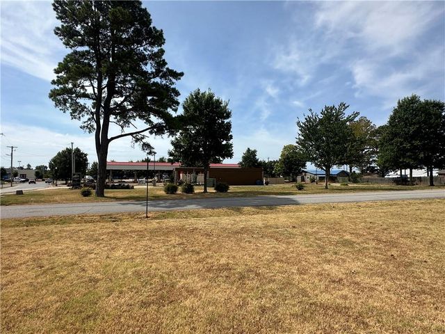 3510 SE L Street, Bentonville, AR 72712