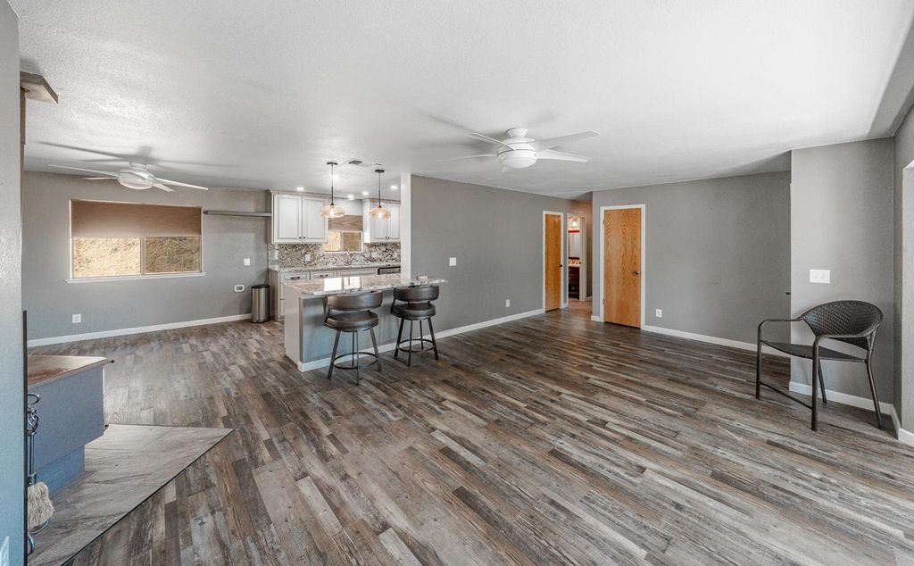 Image 10 of property listing at 27386 Twin Ponds Road, Clovis, CA 93619