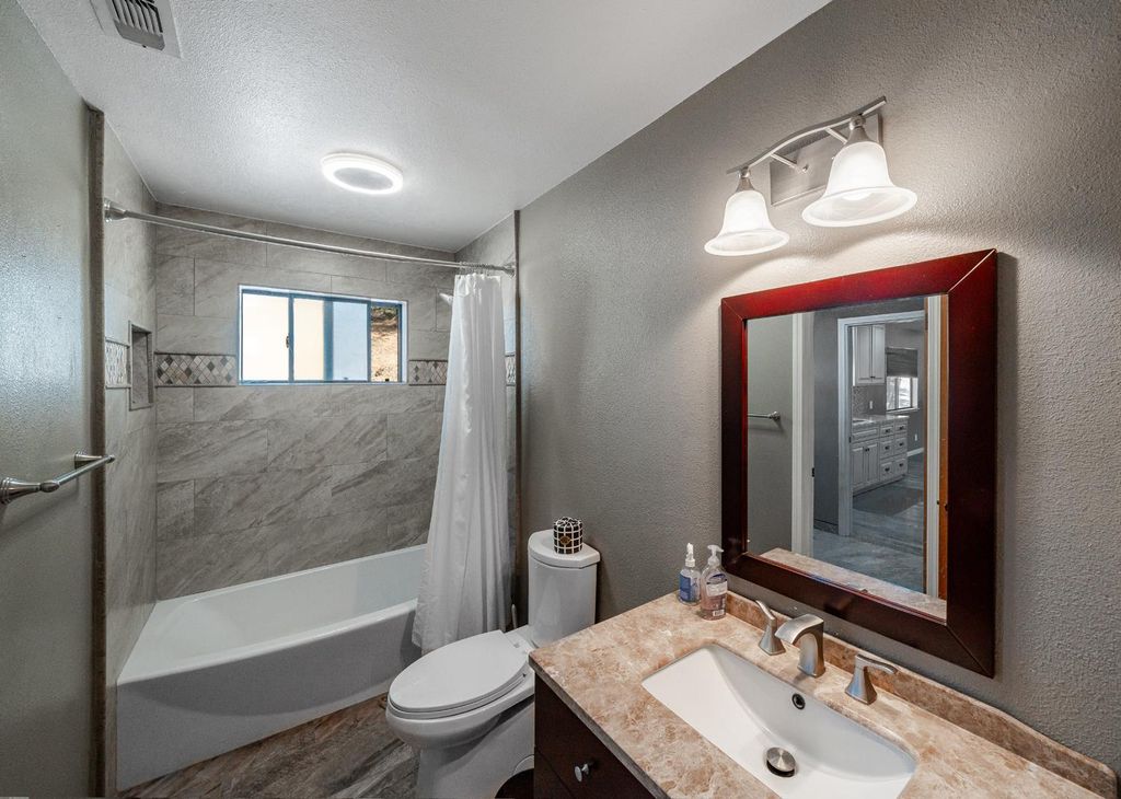Image 14 of property listing at 27386 Twin Ponds Road, Clovis, CA 93619