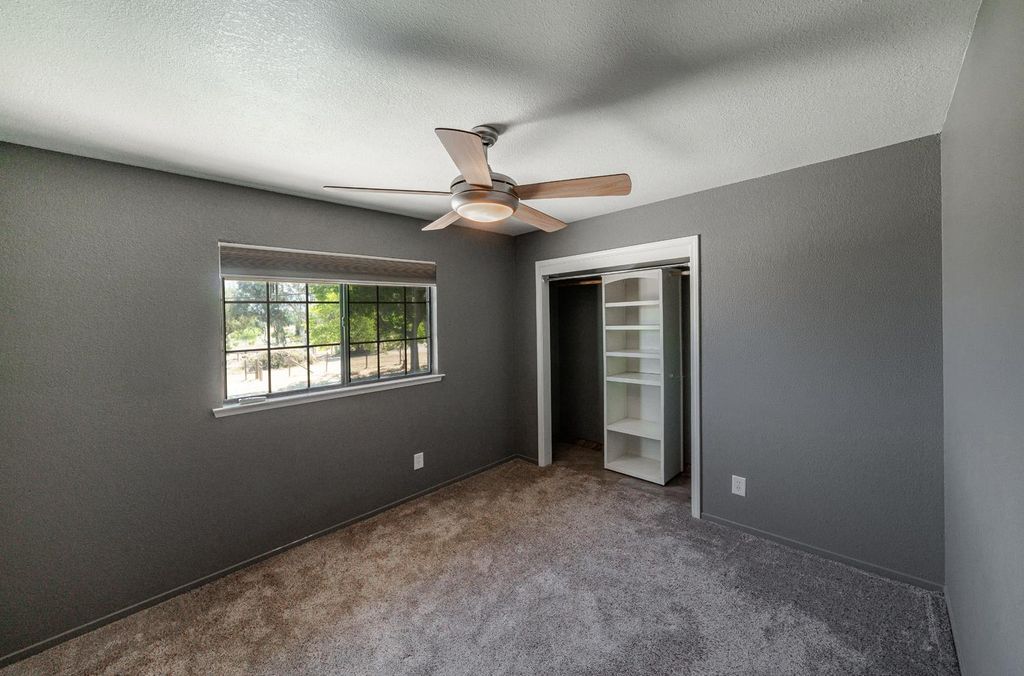 Image 15 of property listing at 27386 Twin Ponds Road, Clovis, CA 93619