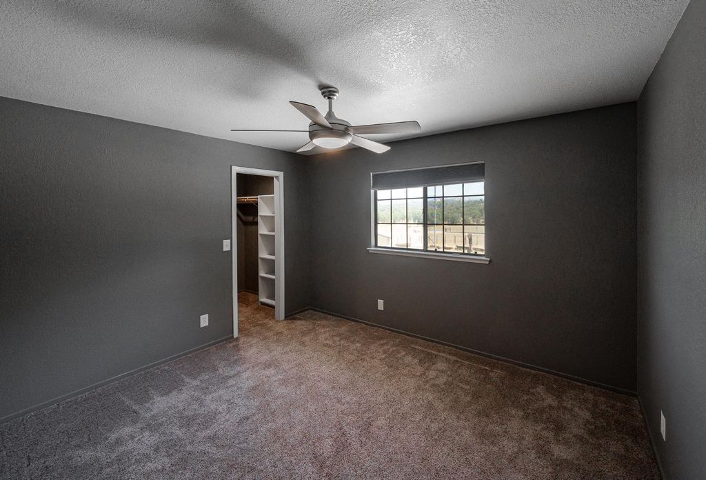 Image 16 of property listing at 27386 Twin Ponds Road, Clovis, CA 93619