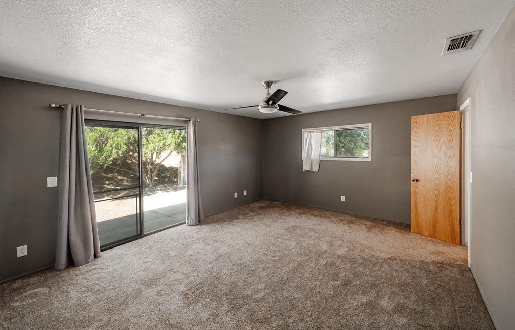Image 18 of property listing at 27386 Twin Ponds Road, Clovis, CA 93619