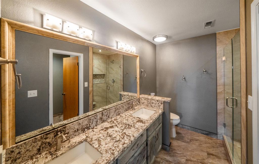 Image 19 of property listing at 27386 Twin Ponds Road, Clovis, CA 93619