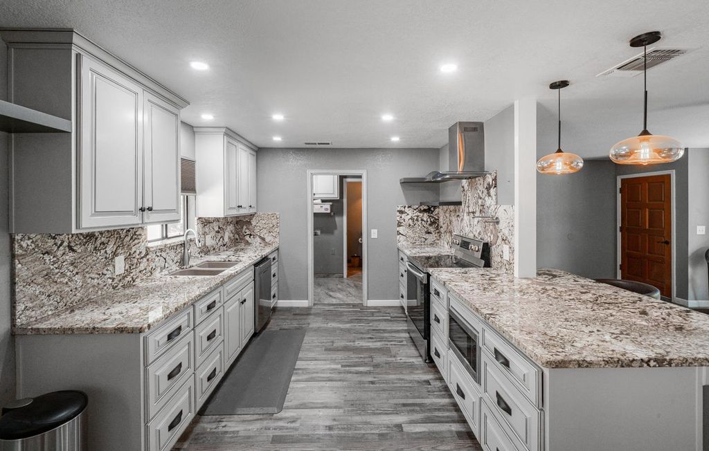 Image 2 of property listing at 27386 Twin Ponds Road, Clovis, CA 93619