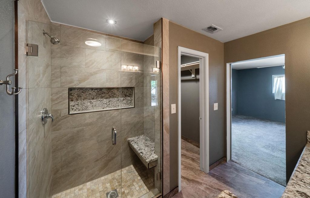 Image 20 of property listing at 27386 Twin Ponds Road, Clovis, CA 93619