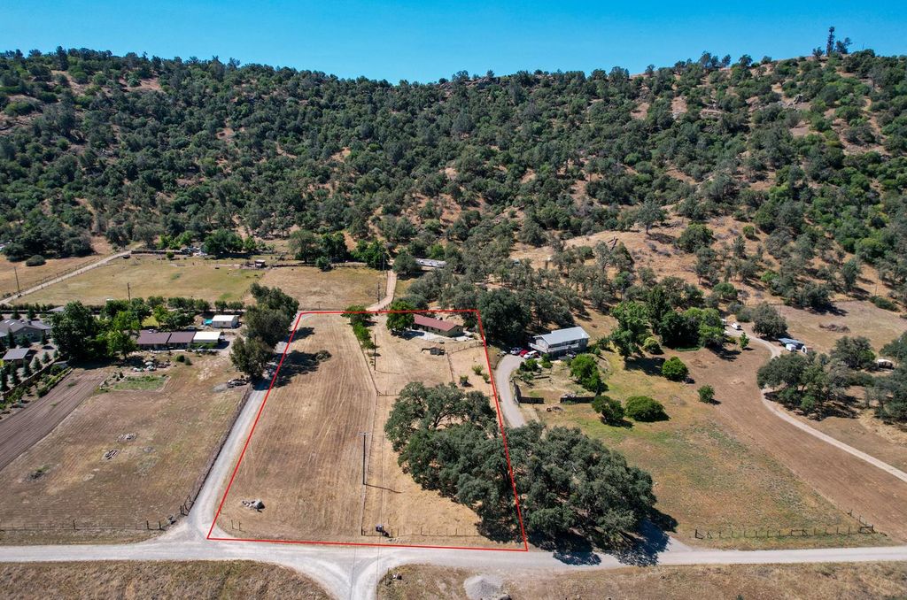 Image 23 of property listing at 27386 Twin Ponds Road, Clovis, CA 93619