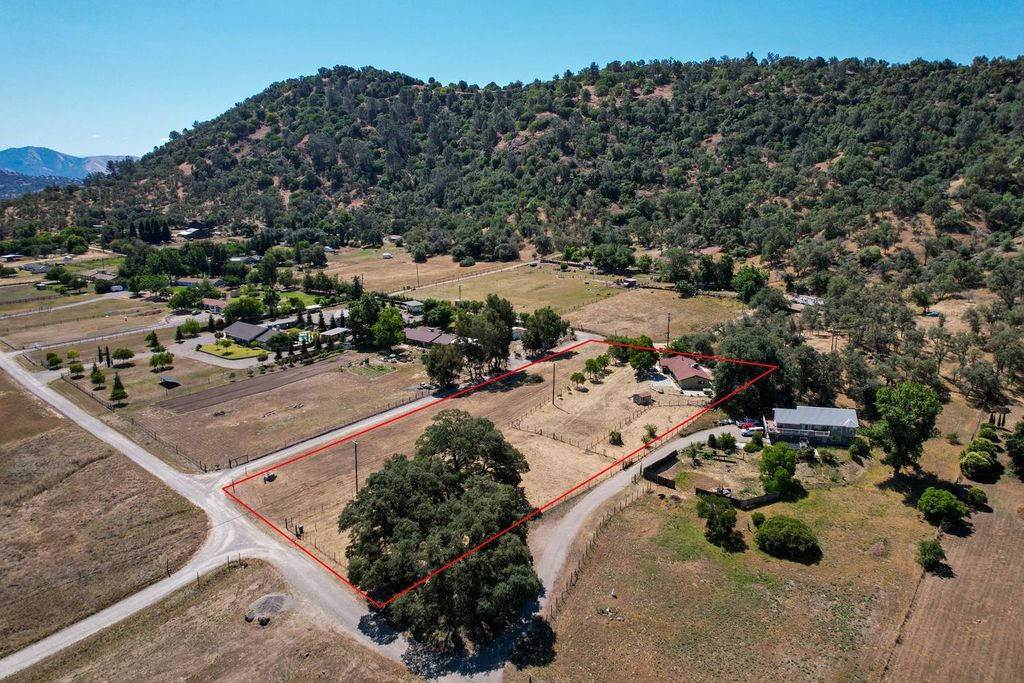 Image 24 of property listing at 27386 Twin Ponds Road, Clovis, CA 93619