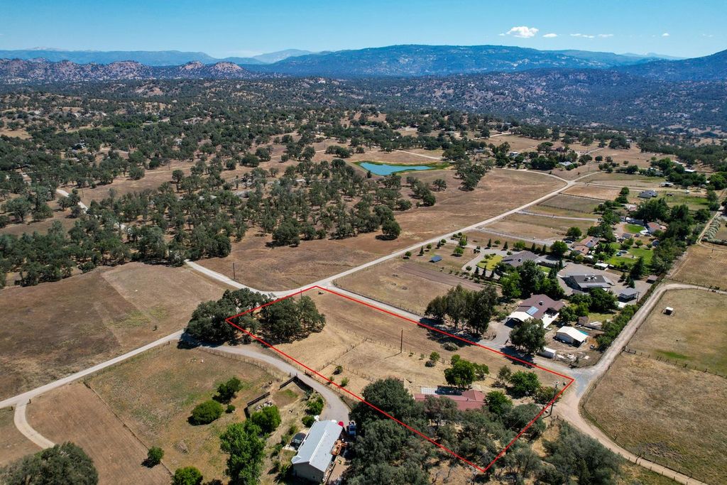 Image 25 of property listing at 27386 Twin Ponds Road, Clovis, CA 93619