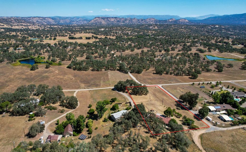 Image 26 of property listing at 27386 Twin Ponds Road, Clovis, CA 93619