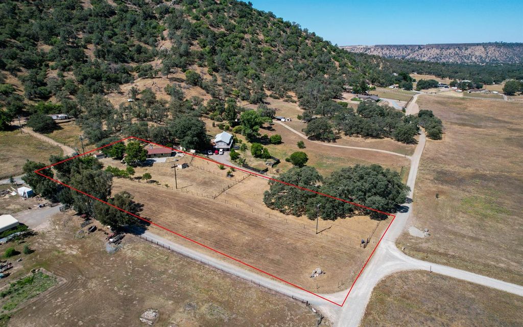Image 29 of property listing at 27386 Twin Ponds Road, Clovis, CA 93619