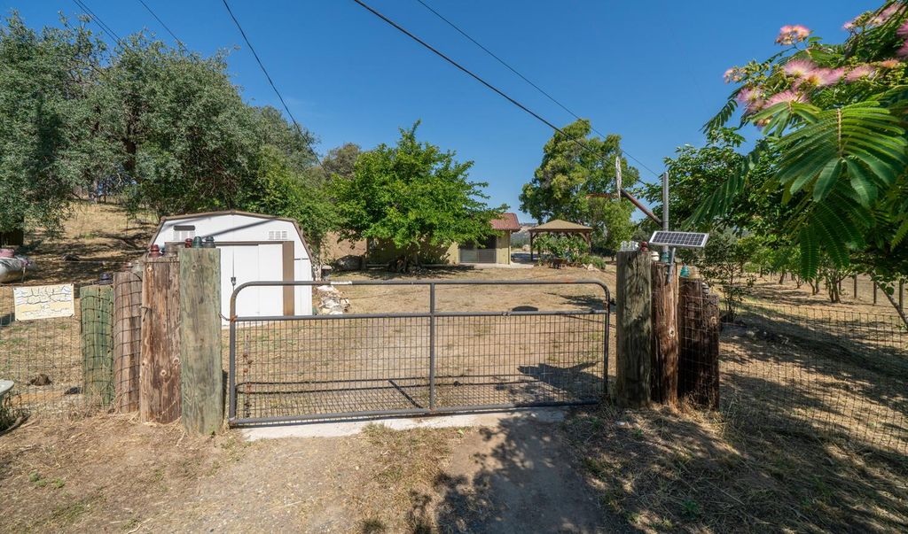 Image 34 of property listing at 27386 Twin Ponds Road, Clovis, CA 93619