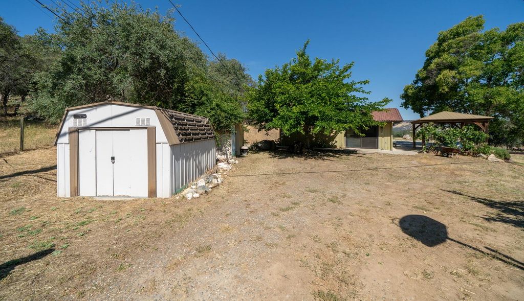 Image 35 of property listing at 27386 Twin Ponds Road, Clovis, CA 93619