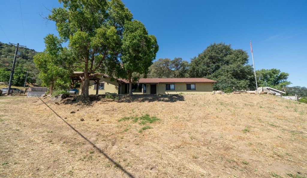 Image 37 of property listing at 27386 Twin Ponds Road, Clovis, CA 93619