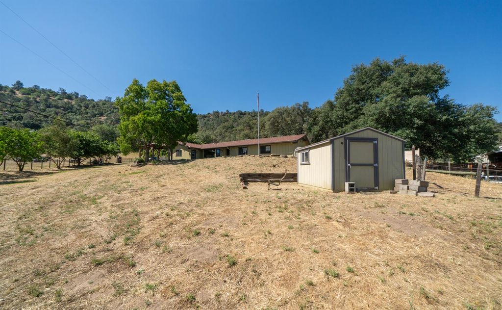Image 38 of property listing at 27386 Twin Ponds Road, Clovis, CA 93619